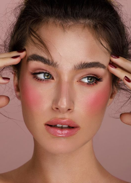 Dark blush is a summer makeup trend of 2023